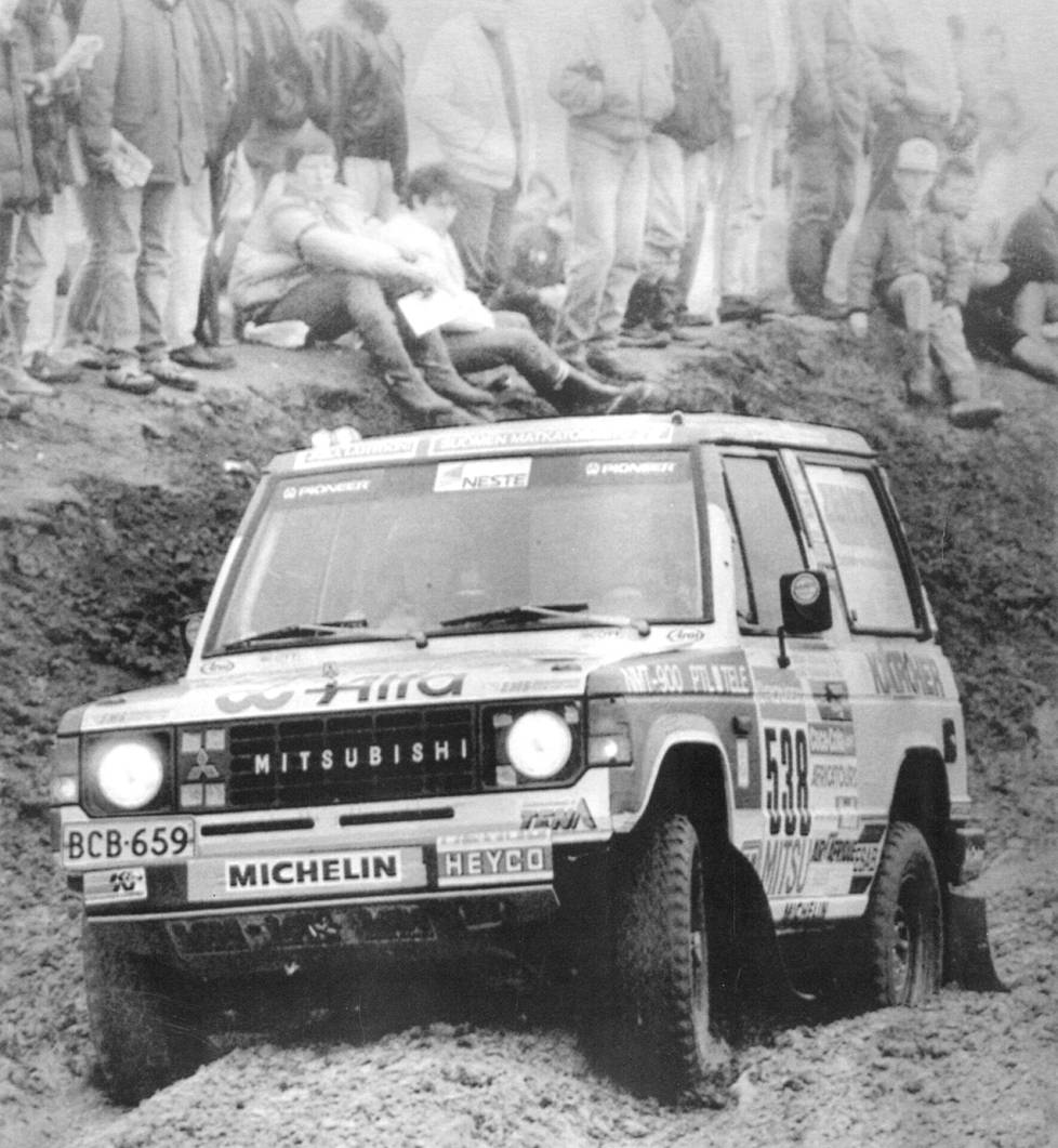 Tarmo Jormakka ja Tim Tuominen möyrivät Mitsubishi Pajerolla kisan prologissa 1987.