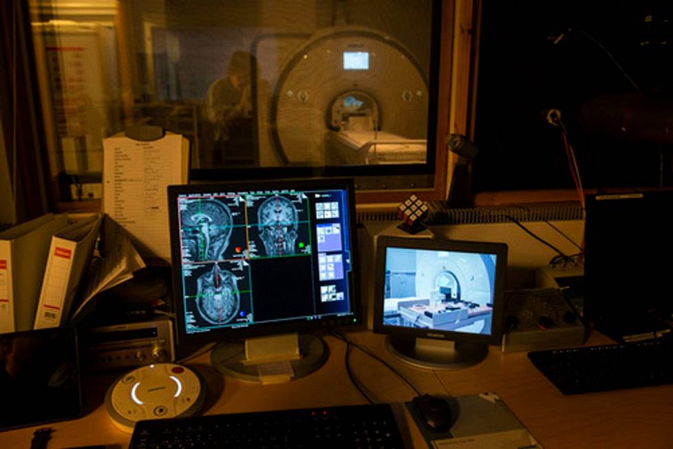Aalto-yliopiston AMI-keskuksen käytössä Espoon Otaniemessä on kolmen teslan magneettikentän tuottava MRI-skanneri.