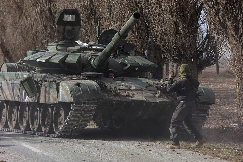 Ukraina sai venäläisiltä runsaasti kalustoa, jota se pystyi myöhemmin hyödyntämään. Sotasaaliina saatua T-72-tankkia ohjattiin Lukjanivkassa maaliskuun lopussa.