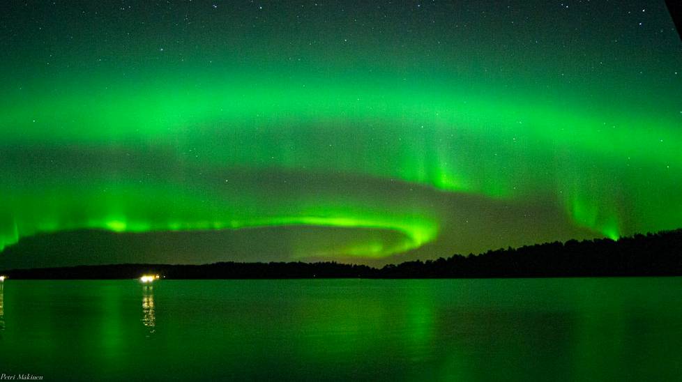 Mitä värien loistetta! – IS:n lukijat kuvasivat uskomattomat revontulet  yötaivaalla - Kotimaa - Ilta-Sanomat
