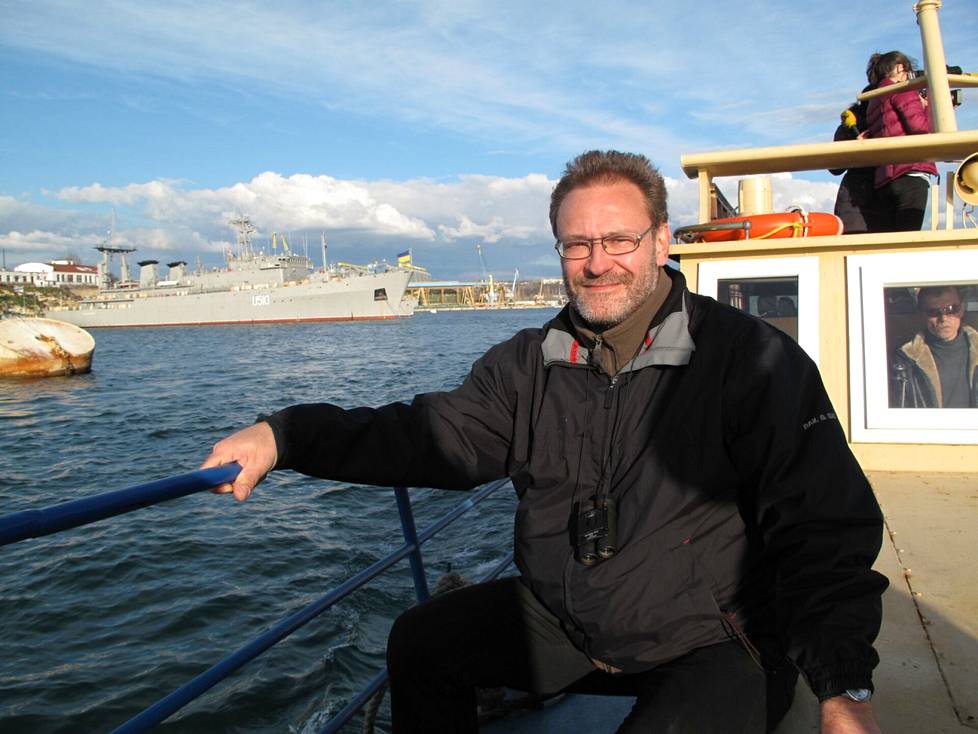 IS:n toimittaja Jouko Juonala taksiveneessä Sevastopolin laivastotukikohdassa maaliskuussa 2014.