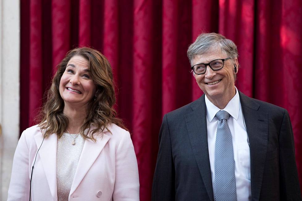 Melinda ja Bill Gates ovat kertoneet olevansa tasavertainen pari. Myös muun muassa kotityöt jaettiin tasan ja Billin erityisalaa oli tiskien hoitaminen.