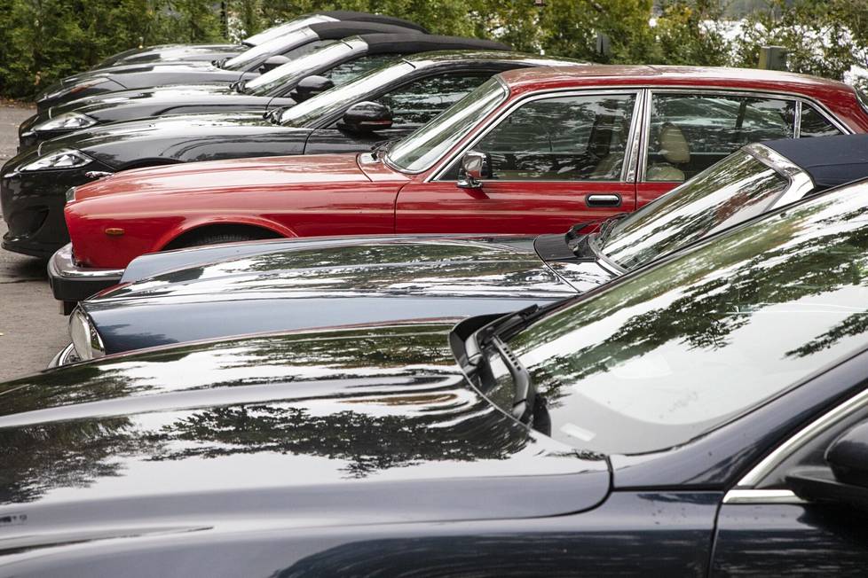 Jaguarien kaareva muotokieli on hivellyt autoharrastajien makunystyröitä jo vuosikymmenet.