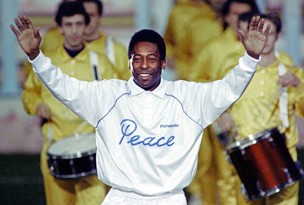 Pelé 50-vuotisjuhlissaan Italiassa lokakuussa 1990.