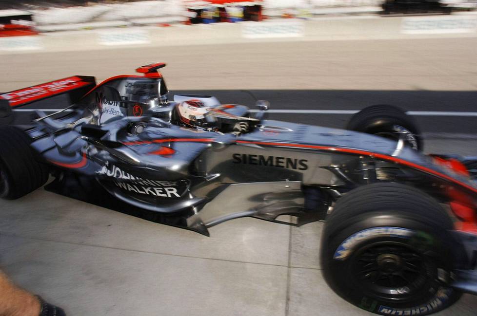 Räikkönen McLarenin ohjaksissa 2006.