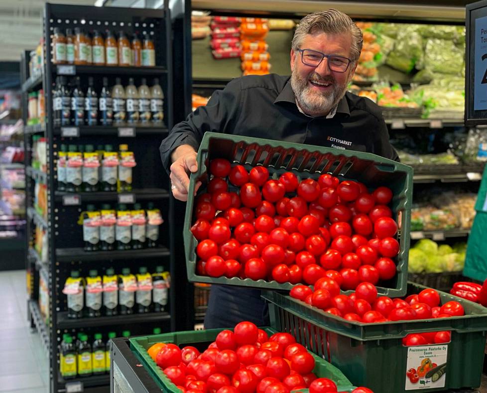 Mainos: K-Citymarket Ravattula] Kauppias Timo Ilmolahti kiertää kaupan  kerran tunnissa – ja jää aina suustaan kiinni asiakkaiden kanssa - Mainos -  Ilta-Sanomat