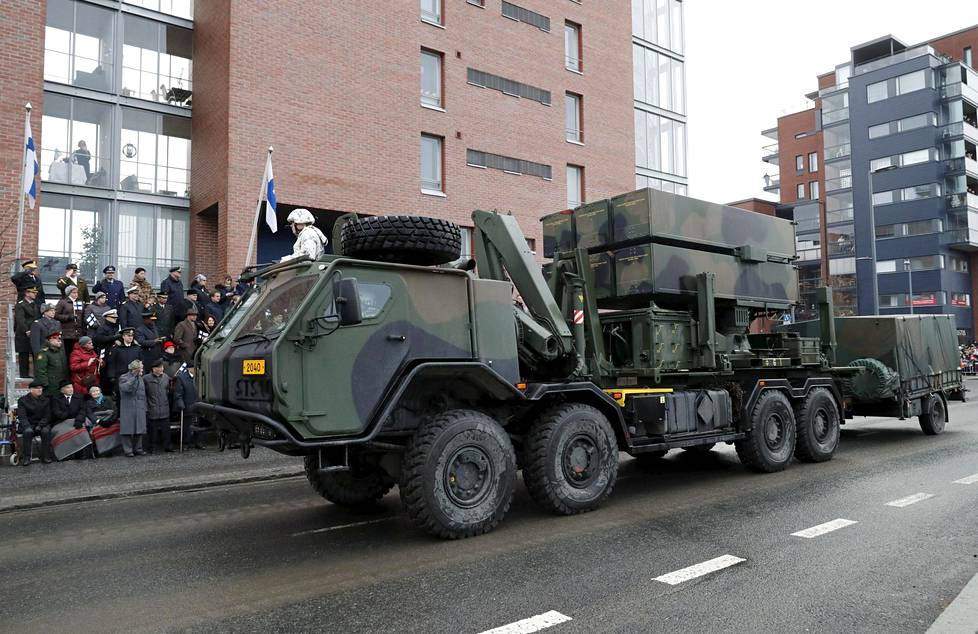 Kuvat: Suomen armeijan raskas kalusto vyöryi Tampereen keskustaan - Kotimaa  - Ilta-Sanomat