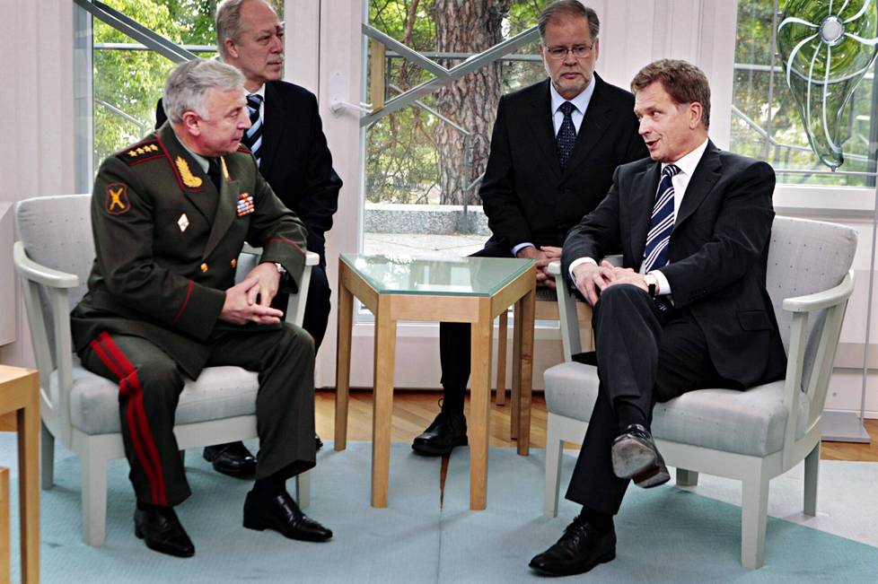 Kenraali Nikolai Makarov ja presidentti Niinistö Mäntyniemessä kesäkuussa 2012.