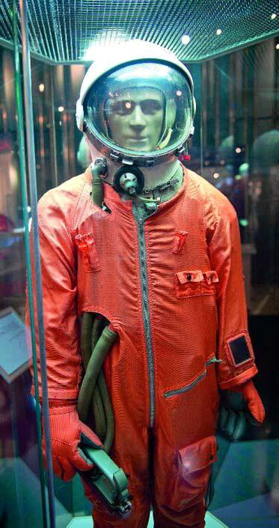 Juri Gagarinin muistoa vaalitaan Moskovan kosmonauttimuseossa. Hänet on haudattu Kremlin muuriin.
