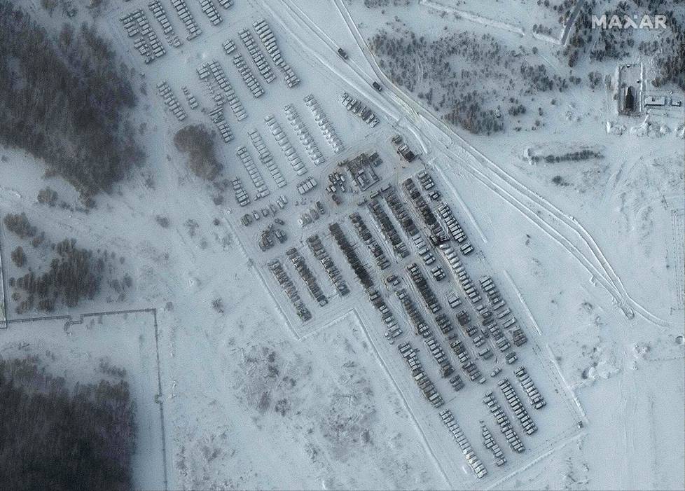 Tuoreissa Maxar-yhtiön julkaisemissa satelliittikuvissa näkyi venäläistä tykistökalustoa Smolenskin alueella lähellä Valko-Venäjää.