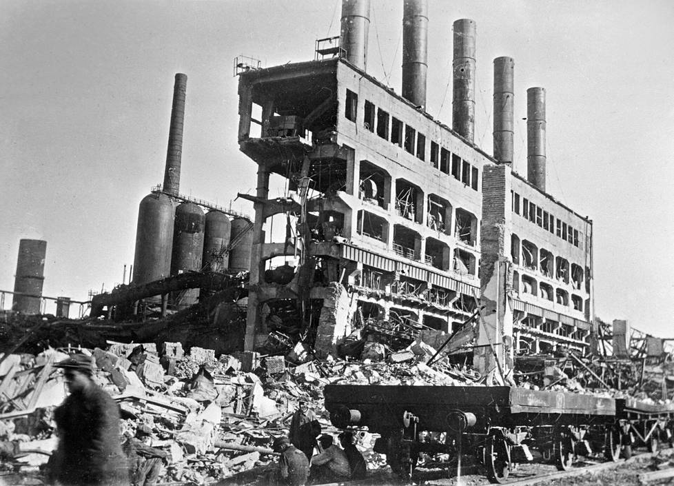 Vuonna 1933 toimintansa aloittanut tehdas tuhoutui pahoin Toisessa maailmansodassa.