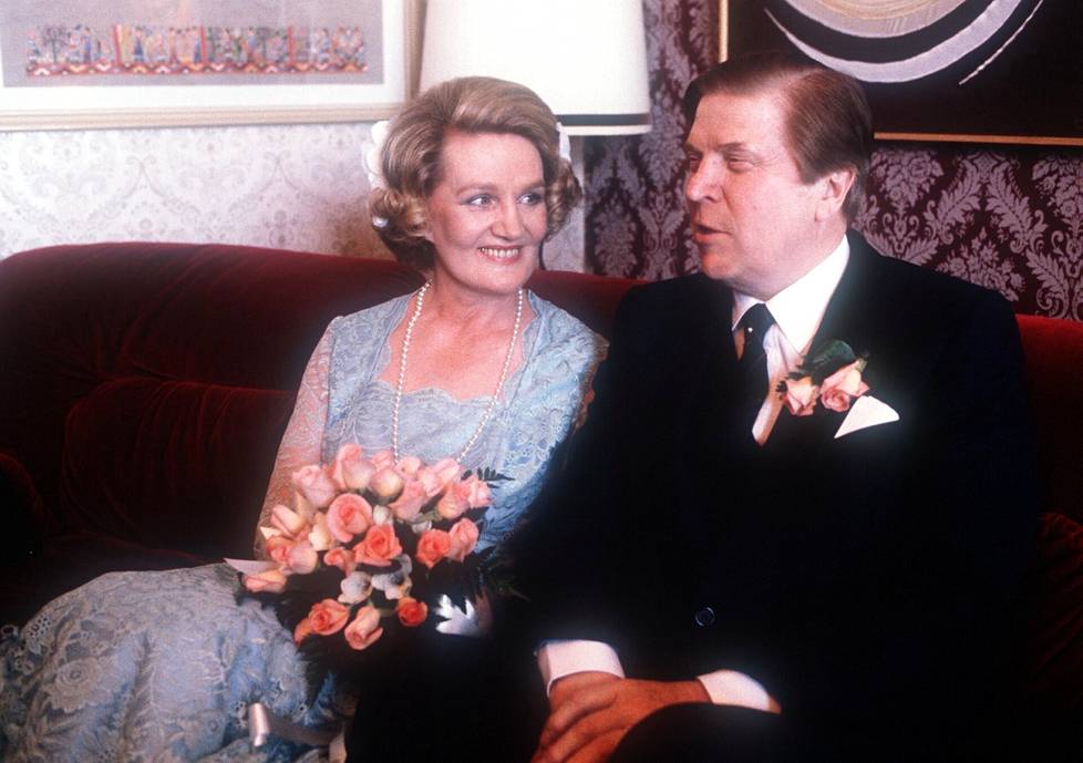 Kyllikki ja Johannes Virolaisen häät kiinnostivat mediaa valtavasti. Pari avioitui Helsingissä toukokuussa 1981.
