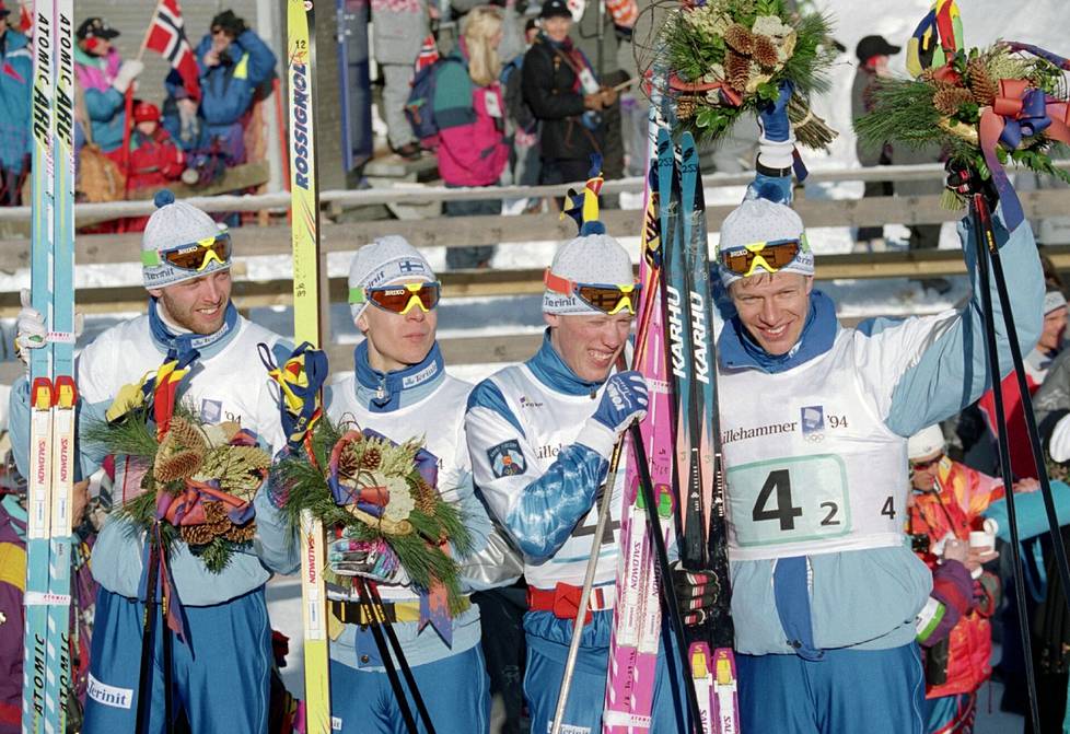 Suomen 4x10 km viestijoukkue voitti pronssia Lillehammerin talviolympialaisissa. Joukkueessa hiihtivät Mika Myllylä (vas.), Jari Räsänen, Jari Isometsä ja Harri Kirvesniemi.