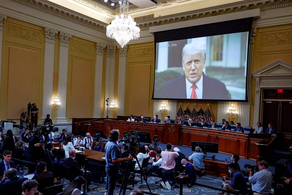 Capitolin mellakkaa tutkiva edustajainhuoneen komitea katseli kesäkuussa videota, jolla Donald Trump esiintyi.
