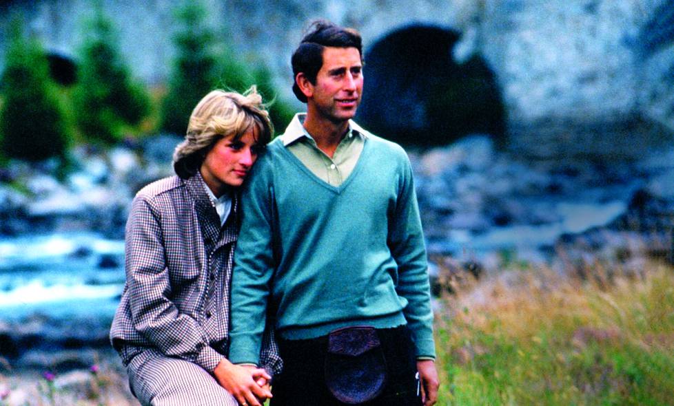 Rakastavaiset Charles ja Diana menivät naimisiin kesällä 1981 ja viettivät kuherruskuukautta Balmoralissa. Onni ei kuitenkaan kestänyt kauan.