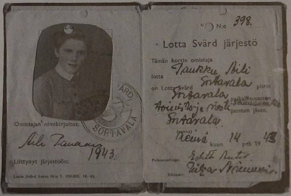 Aili Paukku liittyi Lotta Svärdiin heinäkuussa 1943.