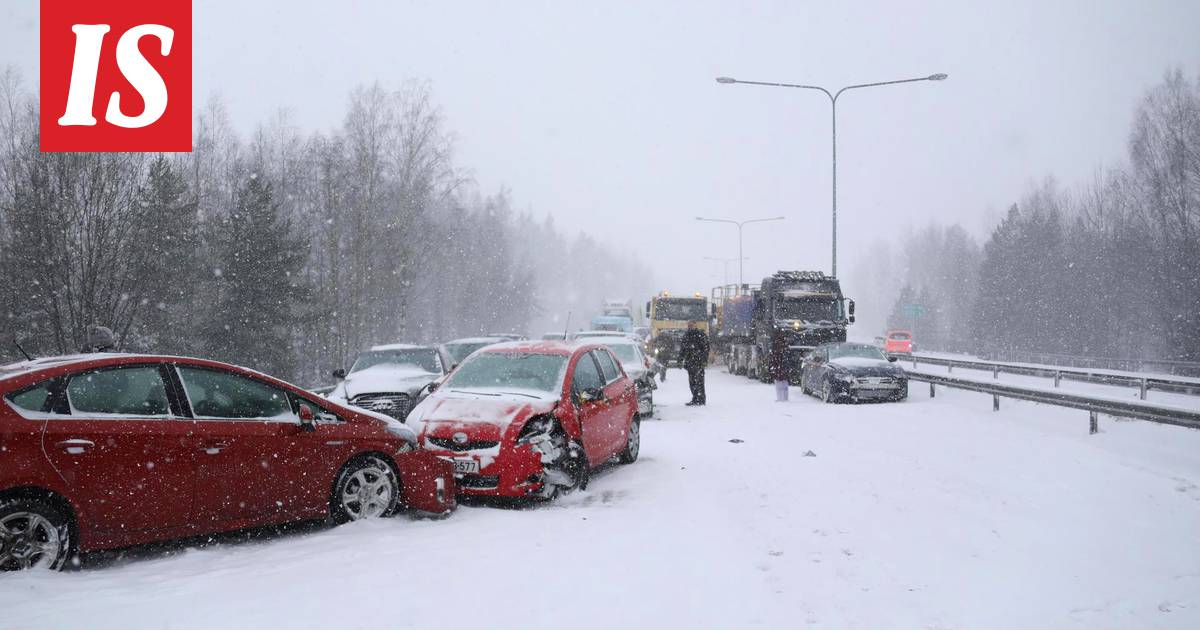 Näin ketjukolari eskaloitui nopeasti 88 auton jättirytinäksi Espoossa –  poliisi kertoo, miten kolarisuma olisi voitu välttää - Kotimaa -  Ilta-Sanomat