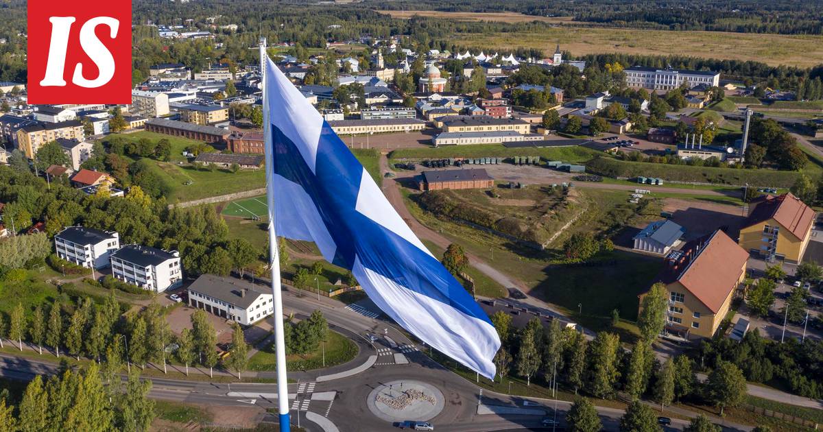 Haminan 100-metrinen lippusalko sai pysyvän käyttöluvan – hanke oli pitkään  vaikeuksissa - Kotimaa - Ilta-Sanomat