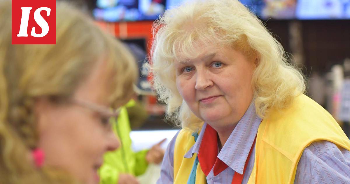 Helena, 62, on ”kassojen Helmi” – puhalsi kerran asiakkaan arpaan ja heti  osui voitto kohdalle - Kotimaa - Ilta-Sanomat